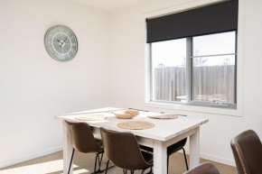The Endsleigh II - Cosy 2 Bedroom Villa near CBD Orange